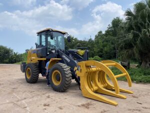 Máy xúc lật XCMG LW300KN - gắp gỗ